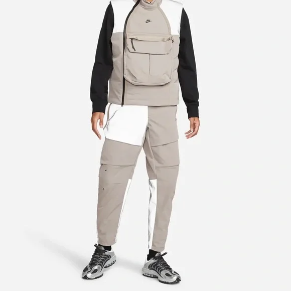 Nike Sportswear Tech Pack Mens Reflective Cargo Pants Size 34 Large DO4884-087 - Picture 3 of 15